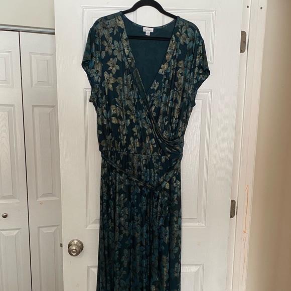 Olivia Matthews Dresses & Skirts - Maxi forest green dress